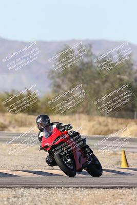 media/Dec-01-2025-Moto Forza (Mon) [[2daa91e15f]]/3-Beginner Group/Session 3 (Turn 3)/